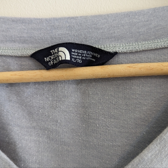 The North Face cropped grey sweater XL - Picture 2 of 2